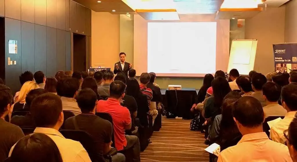 Robin Ooi speaking at an SEO training seminar to a full room in Malaysia